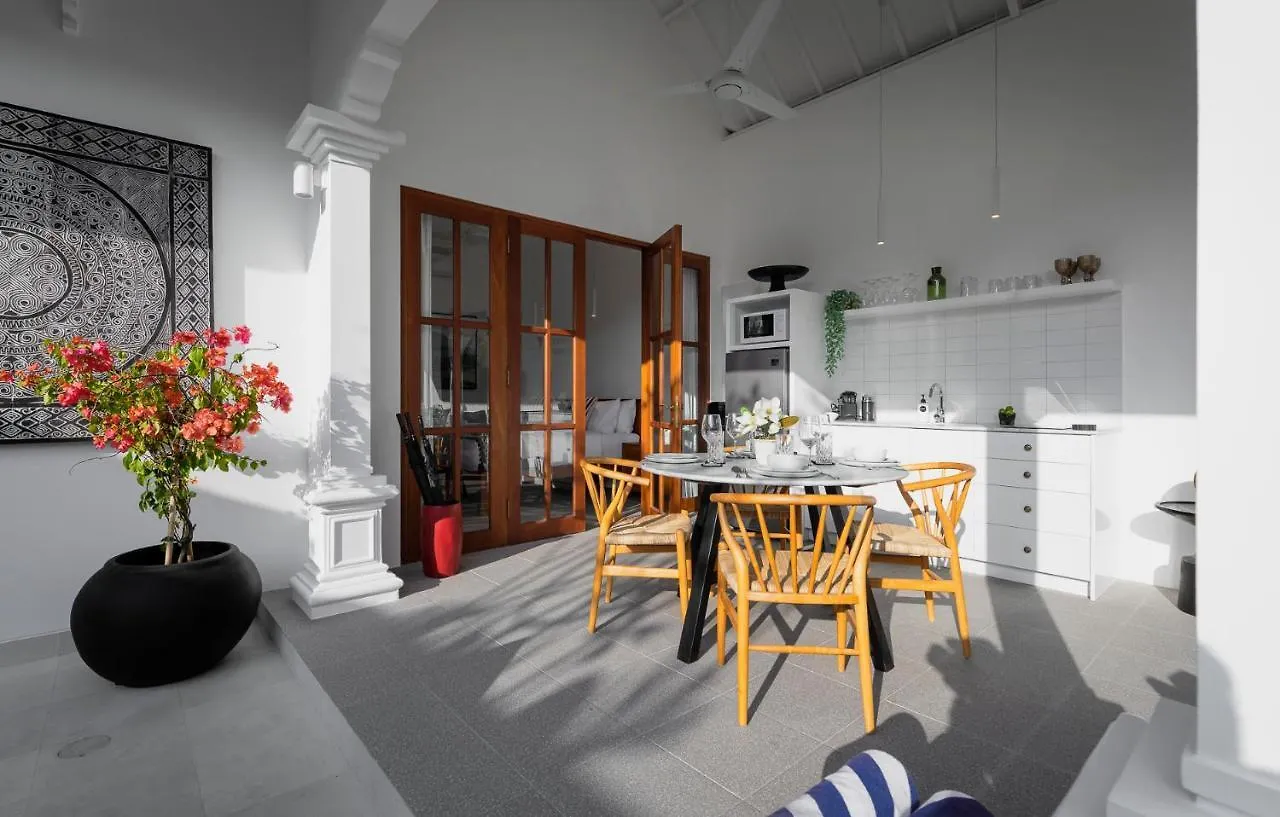 Villa Louisa 세미냑 0*,